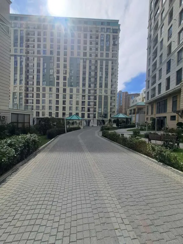 Satılır 4 otaqlı mənzil 219.6 m²