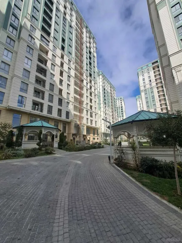 Satılır 4 otaqlı mənzil 219.6 m²