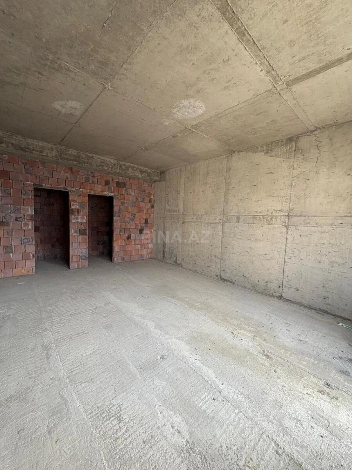 Satılır 4 otaqlı mənzil 219.6 m²