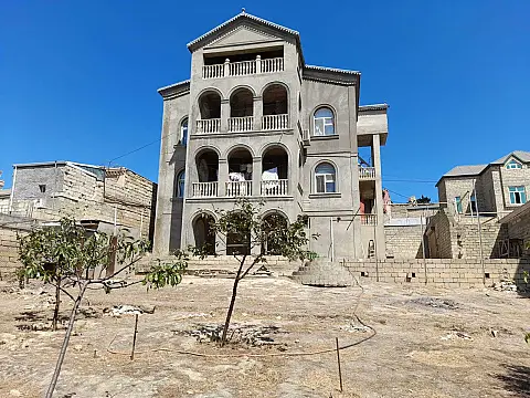 Satılır 7 otaqlı həyət evi 432 m²