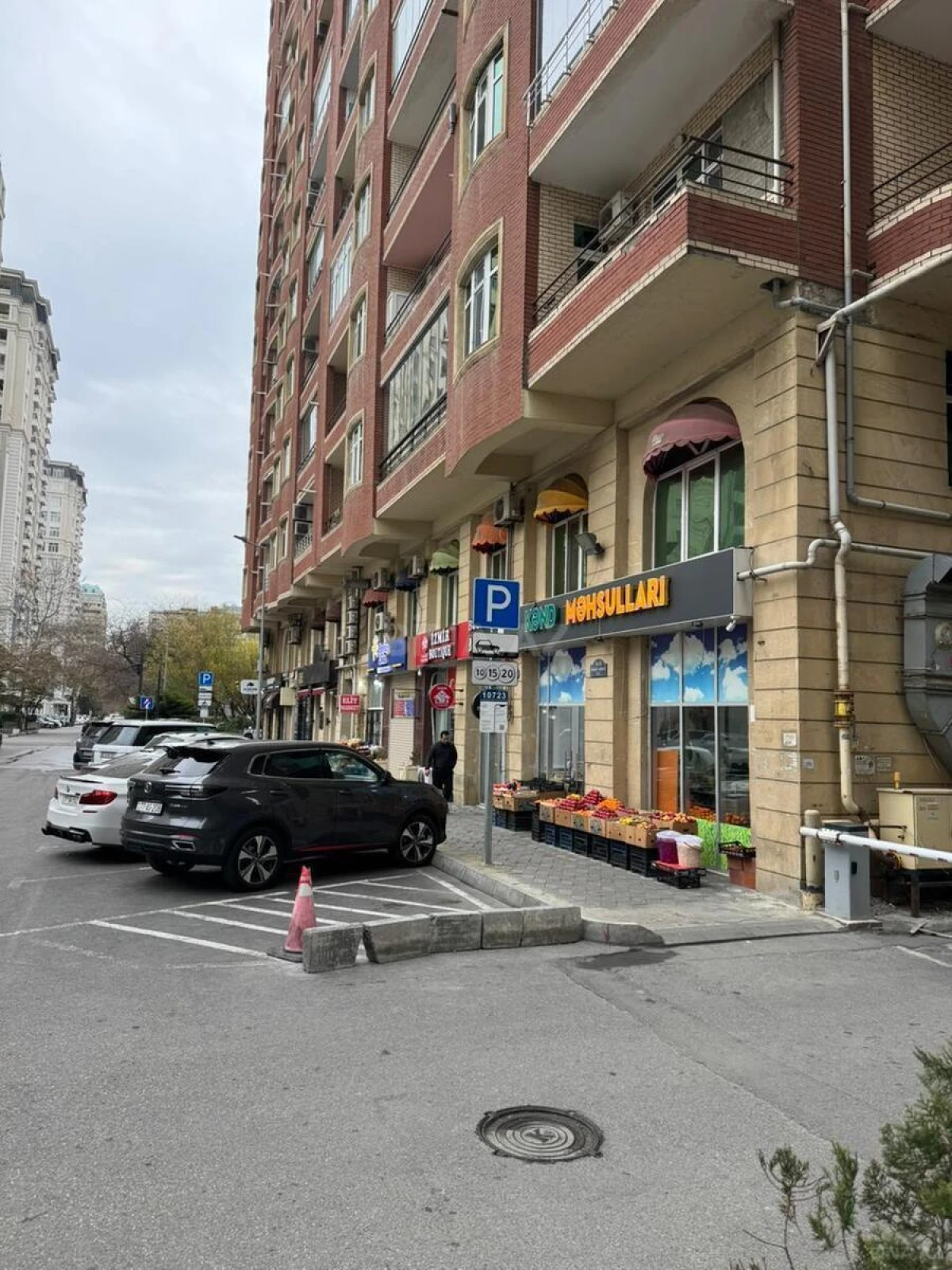 Kirayə verilir 3 otaqlı mənzil 160 m²