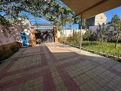 Satılır 5 otaqlı həyət evi 200 m²