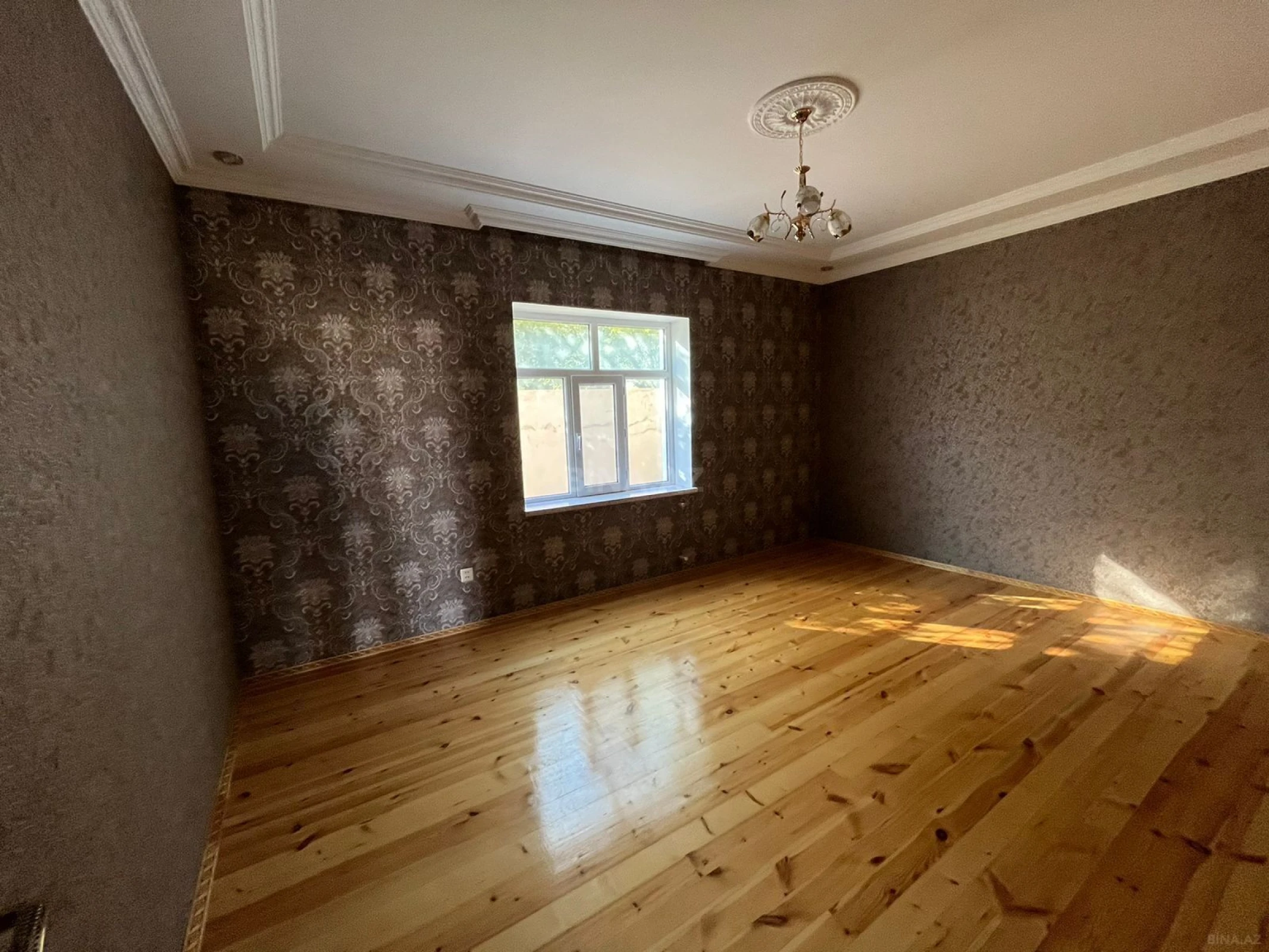 Satılır 5 otaqlı həyət evi 200 m²