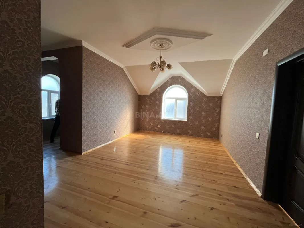 Satılır 5 otaqlı həyət evi 200 m²