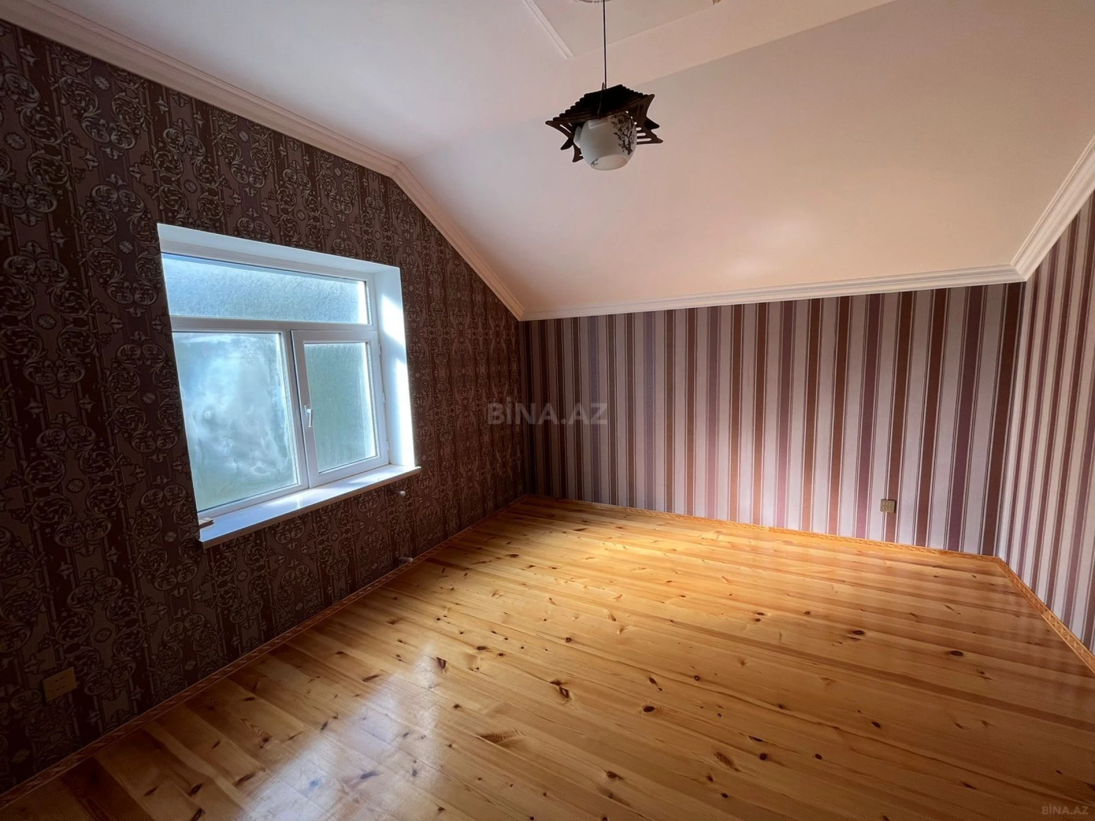 Satılır 5 otaqlı həyət evi 200 m²