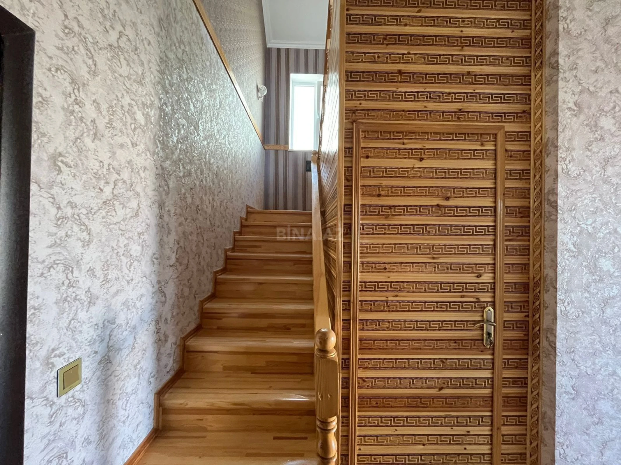 Satılır 5 otaqlı həyət evi 200 m²