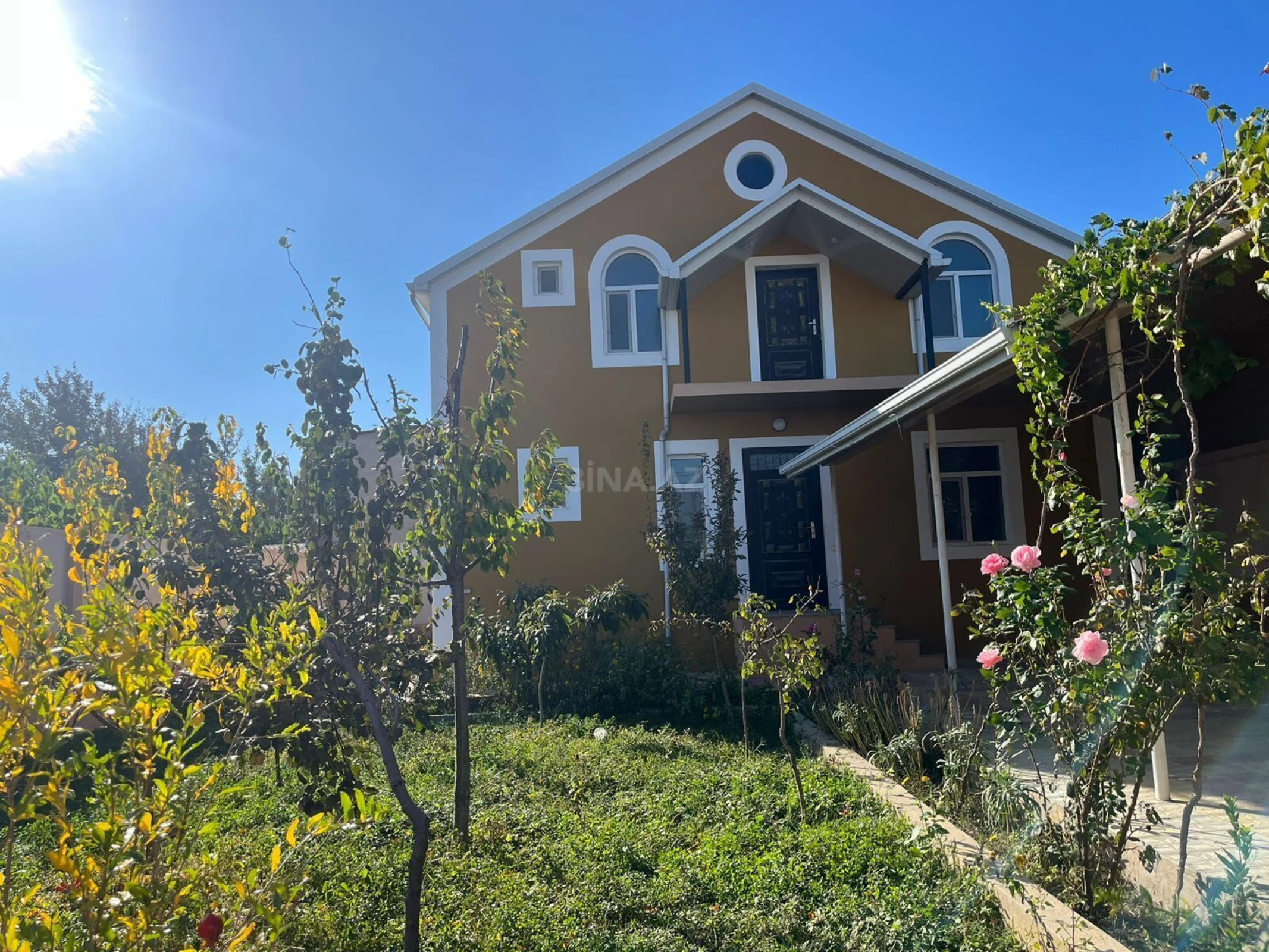 Satılır 5 otaqlı həyət evi 200 m²