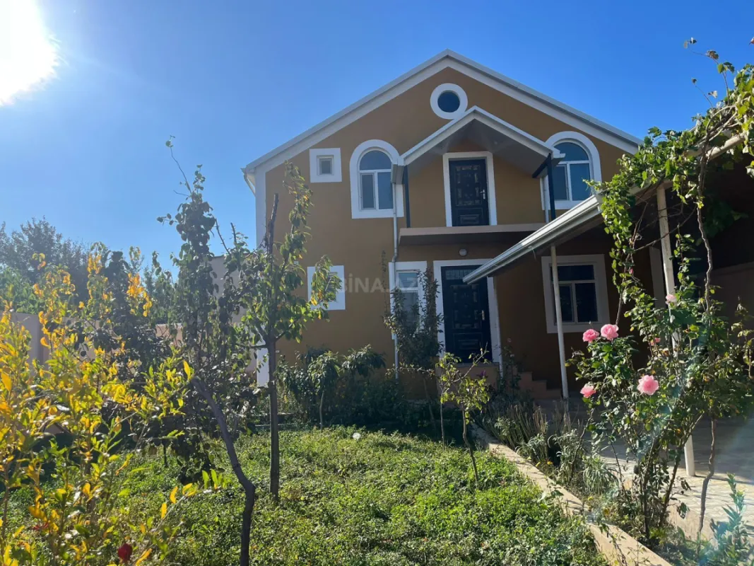 Satılır 5 otaqlı həyət evi 200 m²