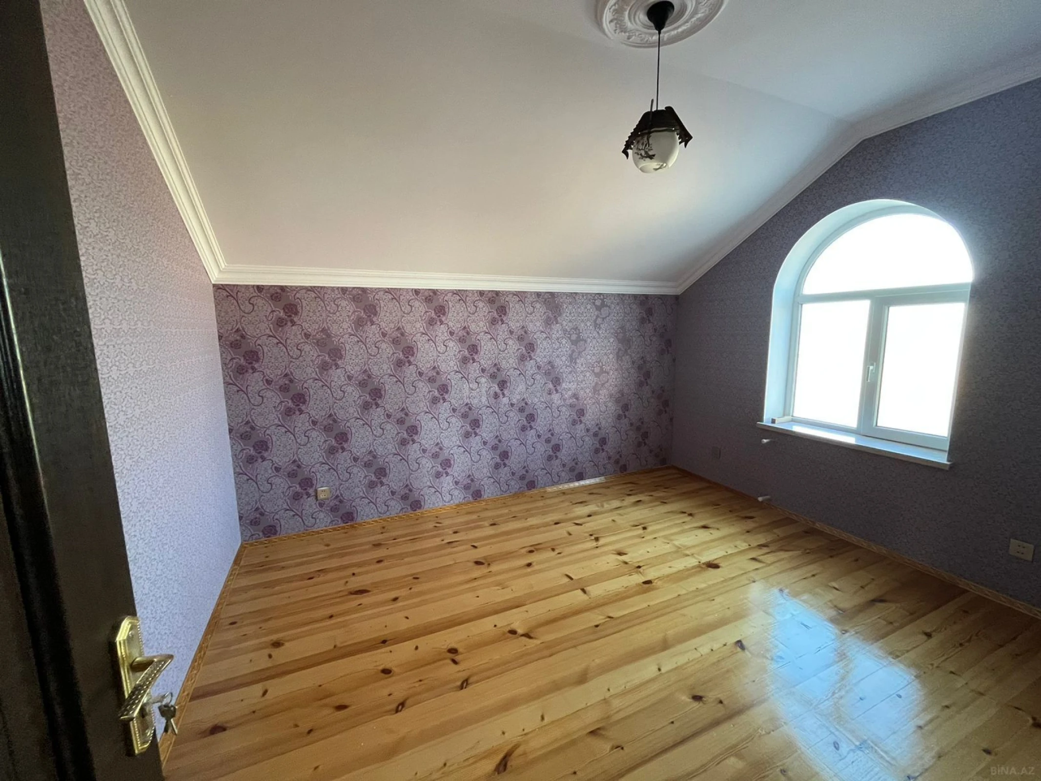 Satılır 5 otaqlı həyət evi 200 m²
