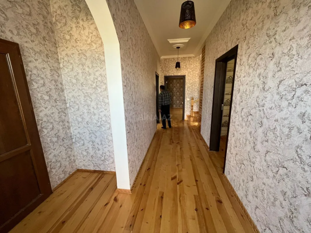 Satılır 5 otaqlı həyət evi 200 m²