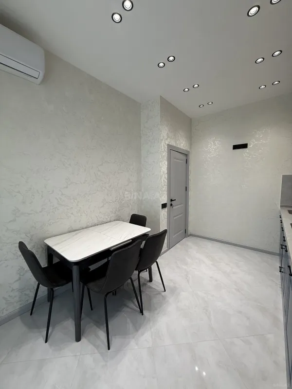 Satılır 2 otaqlı mənzil 83 m²