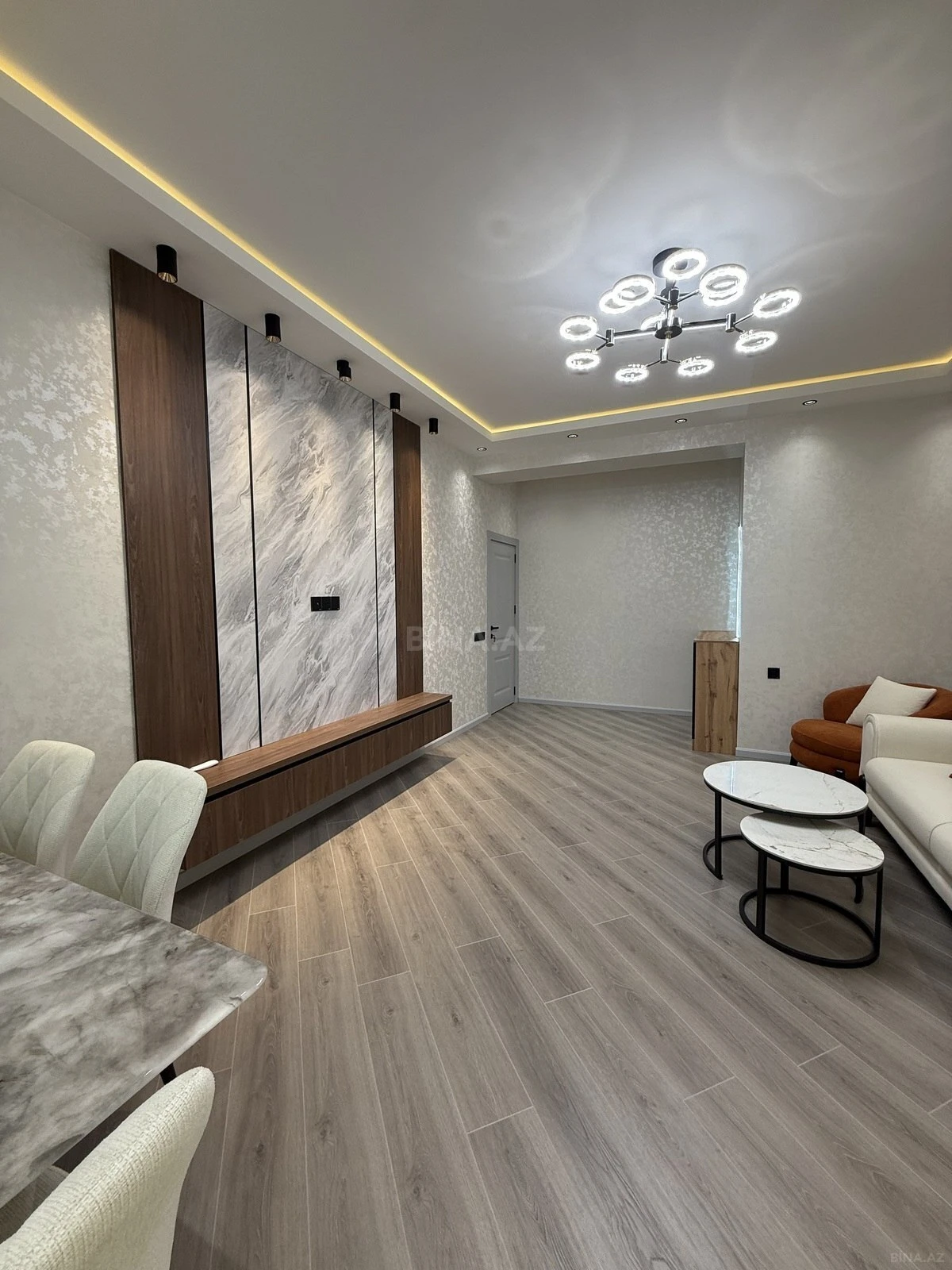 Satılır 2 otaqlı mənzil 83 m²