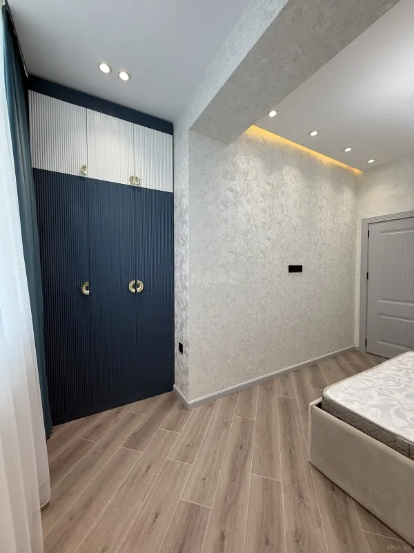Satılır 2 otaqlı mənzil 83 m²