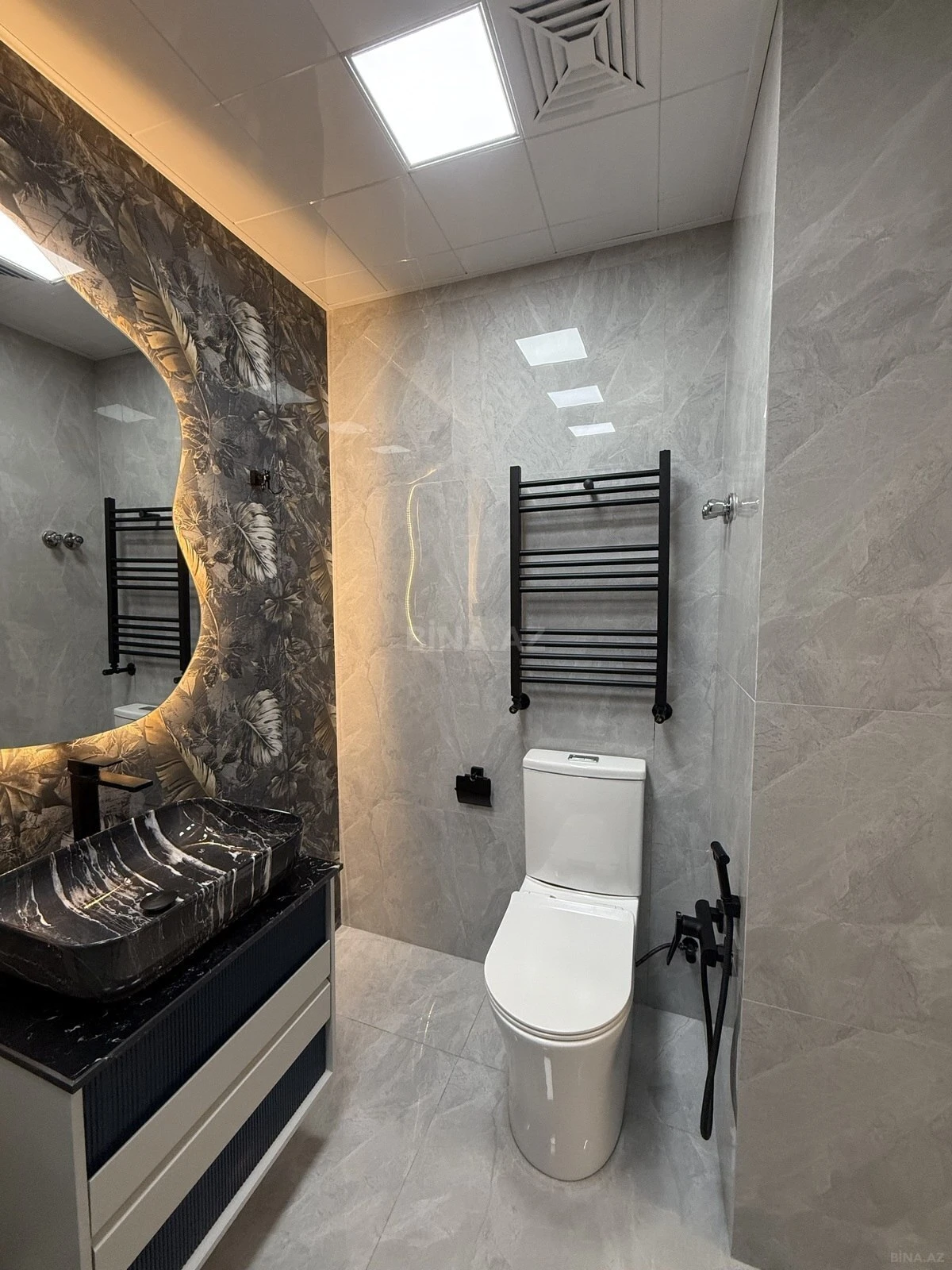 Satılır 2 otaqlı mənzil 83 m²