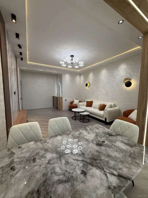 Satılır 2 otaqlı mənzil 83 m²