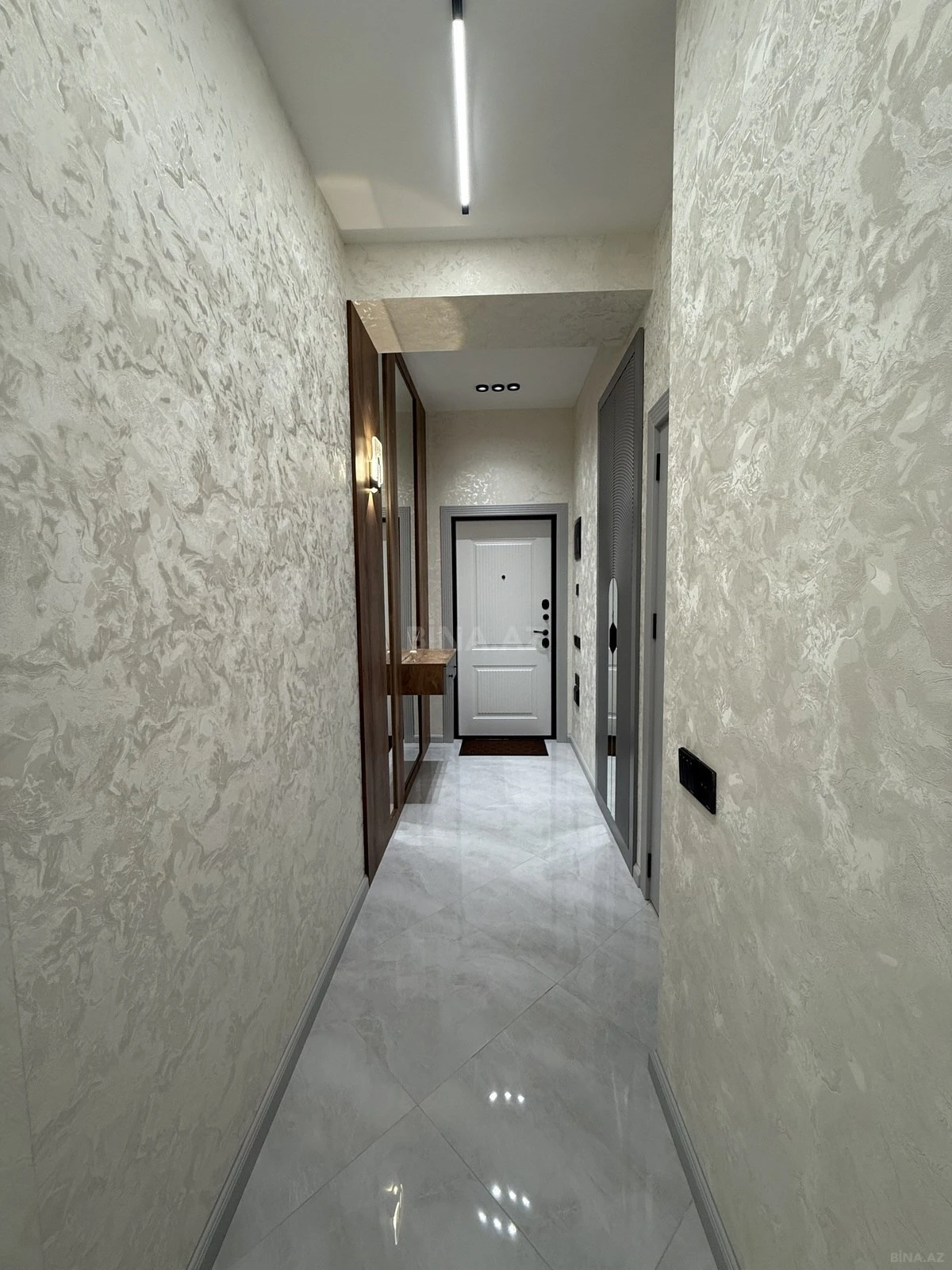 Satılır 2 otaqlı mənzil 83 m²