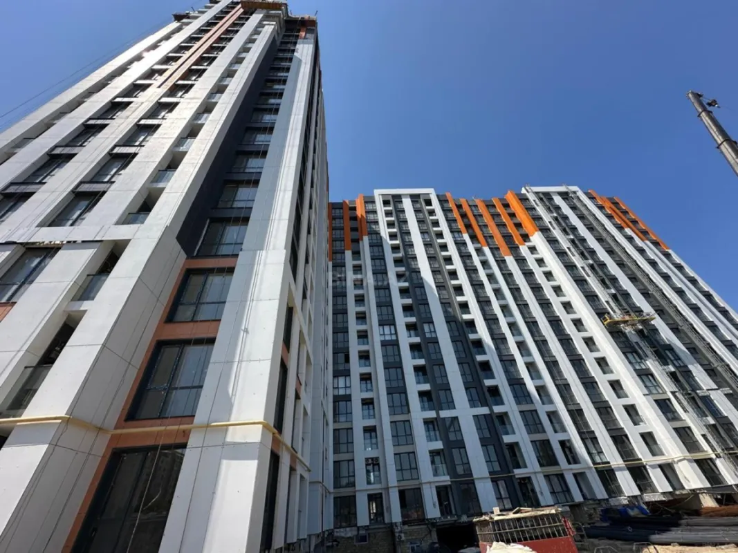 Satılır 4 otaqlı mənzil 123.6 m²