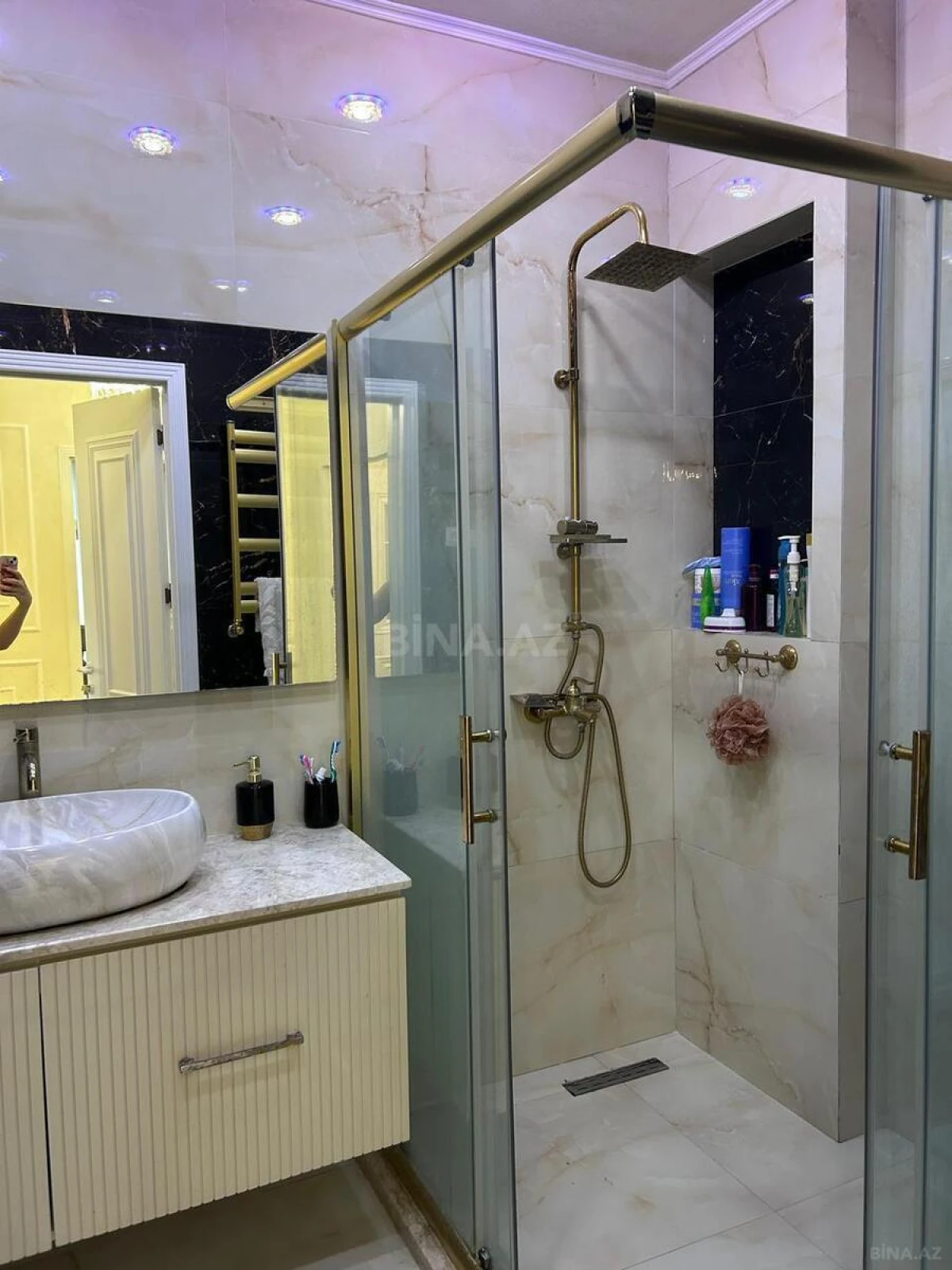 Satılır 3 otaqlı mənzil 148 m²