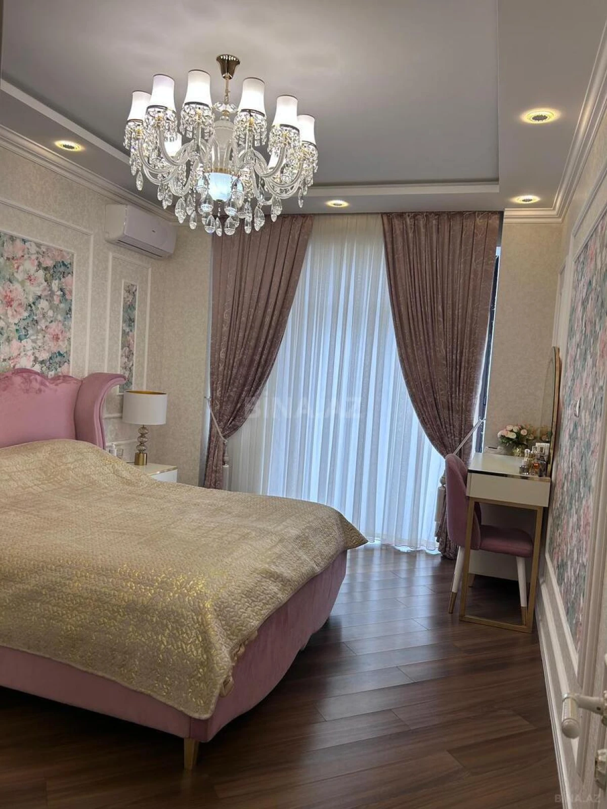 Satılır 3 otaqlı mənzil 148 m²