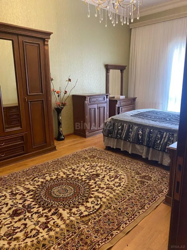 Kirayə verilir 3 otaqlı mənzil 140 m²