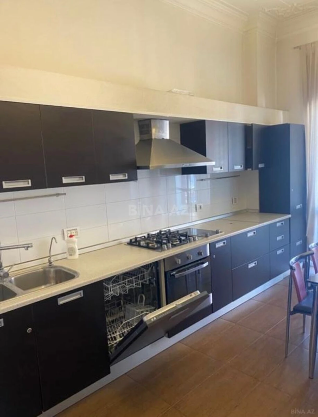 Kirayə verilir 3 otaqlı mənzil 140 m²