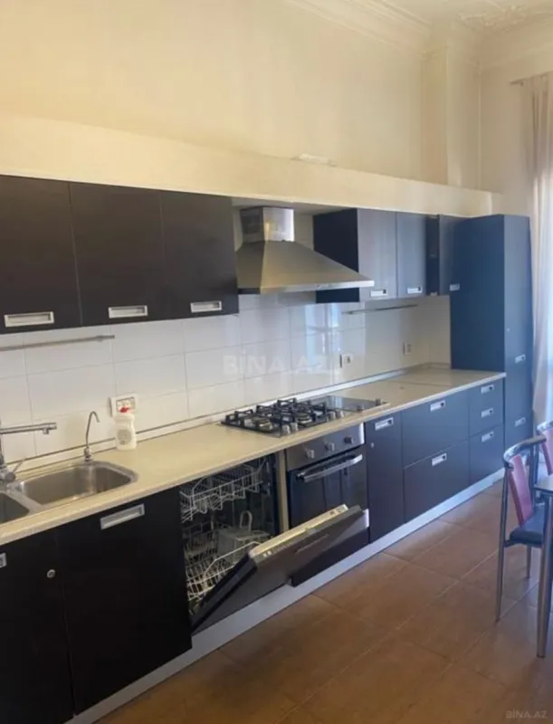 Kirayə verilir 3 otaqlı mənzil 140 m²