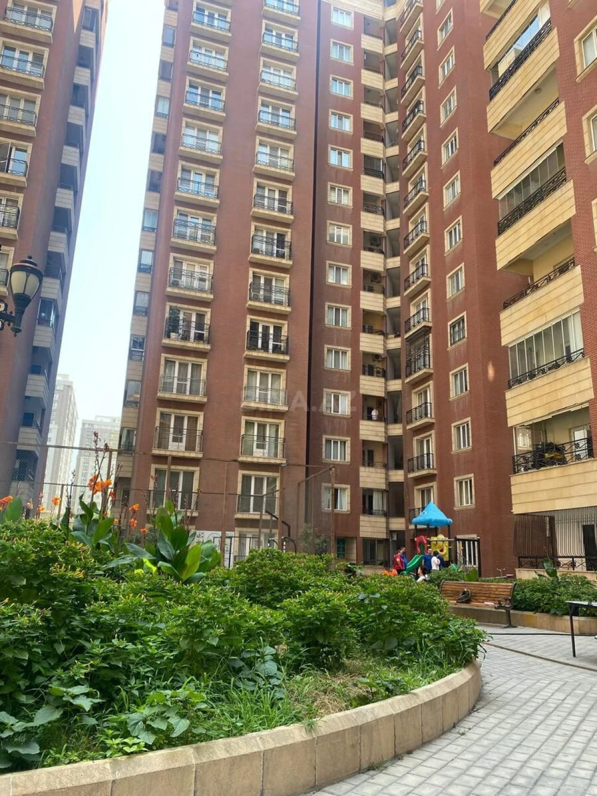 Kirayə verilir 3 otaqlı mənzil 140 m²