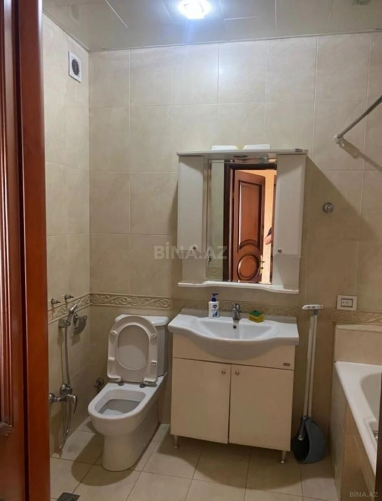 Kirayə verilir 3 otaqlı mənzil 140 m²
