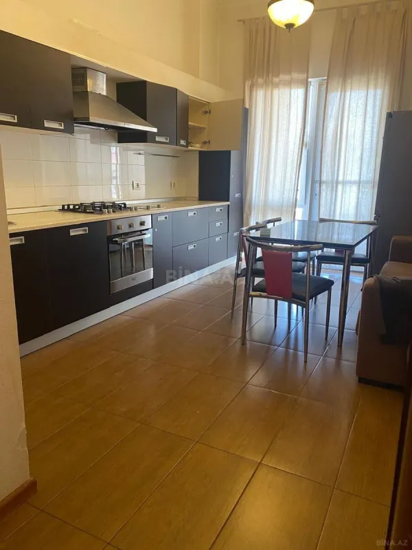 Kirayə verilir 3 otaqlı mənzil 140 m²