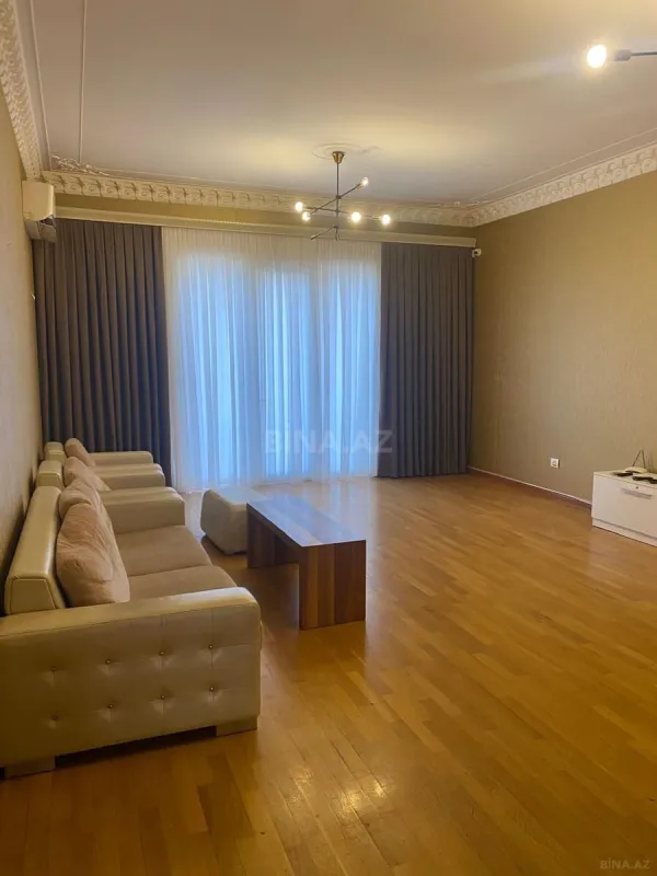 Kirayə verilir 3 otaqlı mənzil 140 m²