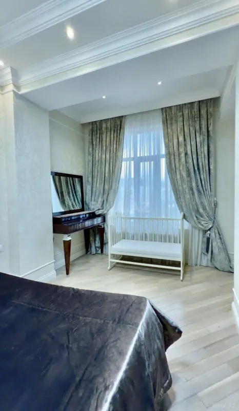 Satılır 2 otaqlı mənzil 110 m²