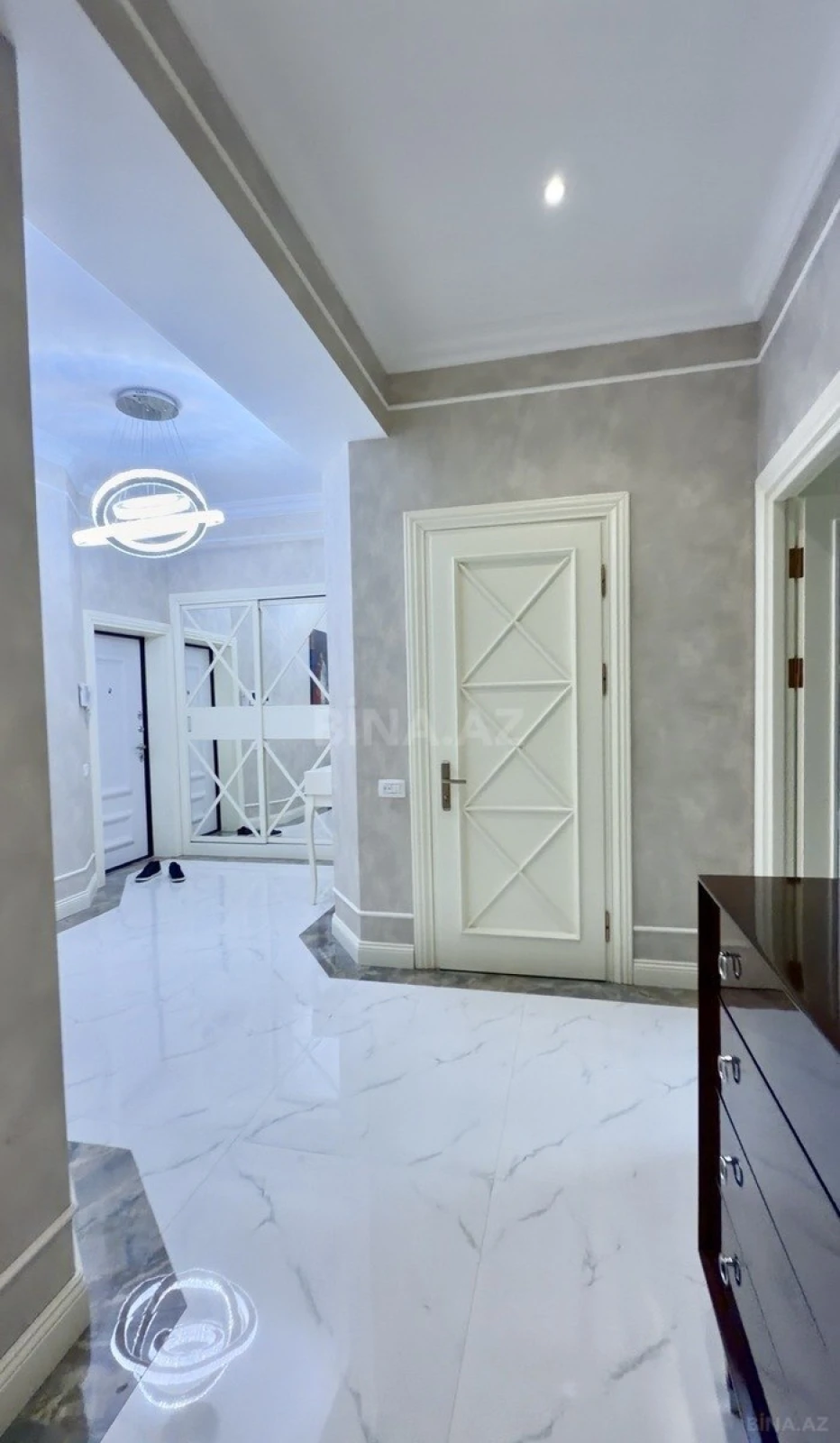 Satılır 2 otaqlı mənzil 110 m²