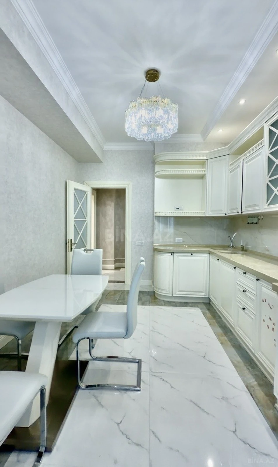 Satılır 2 otaqlı mənzil 110 m²