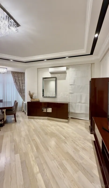 Satılır 2 otaqlı mənzil 110 m²