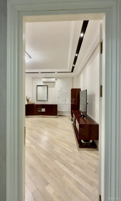 Satılır 2 otaqlı mənzil 110 m²