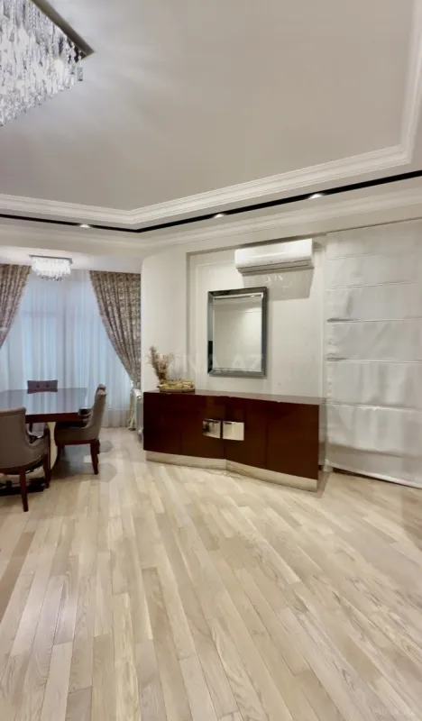 Satılır 2 otaqlı mənzil 110 m²