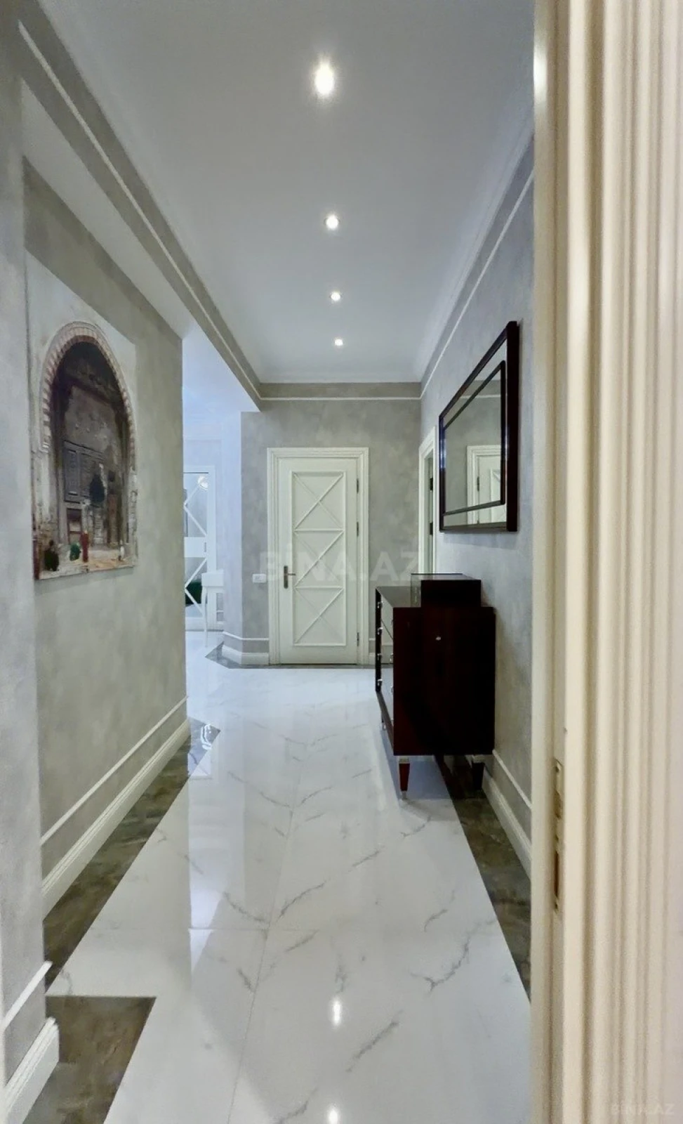 Satılır 2 otaqlı mənzil 110 m²