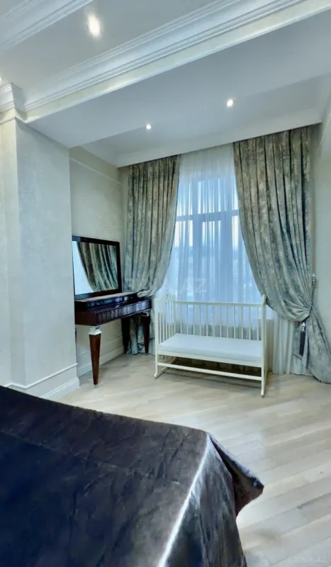 Satılır 2 otaqlı mənzil 110 m²