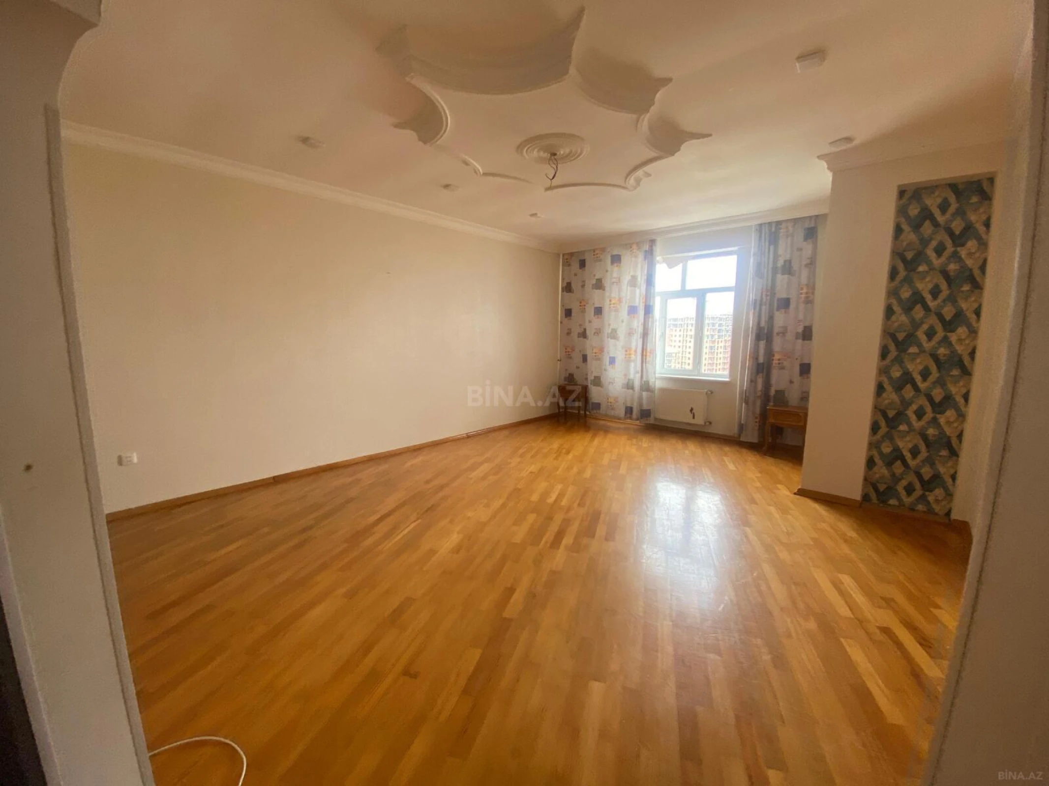 Satılır 2 otaqlı mənzil 103 m²