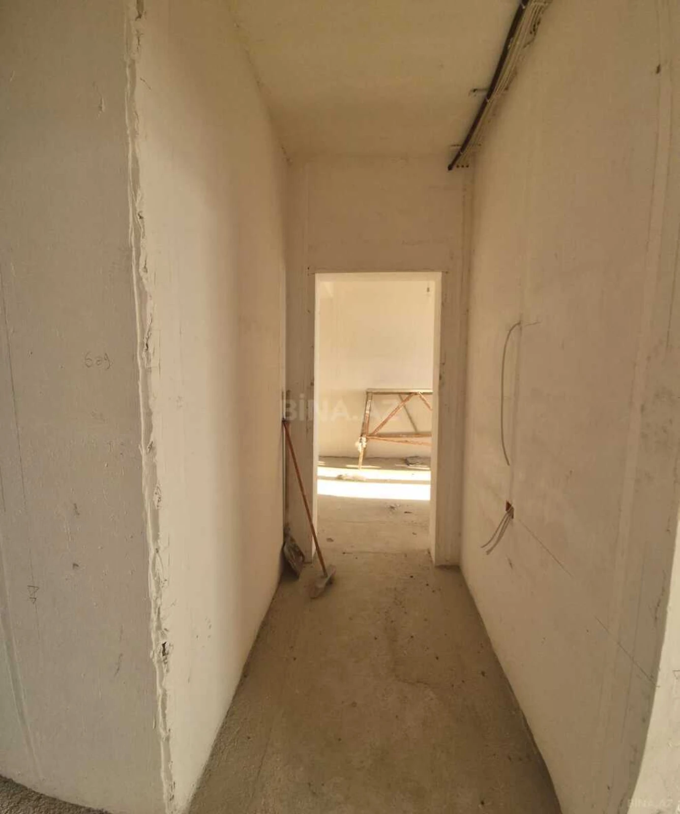 Satılır 4 otaqlı mənzil 107 m²