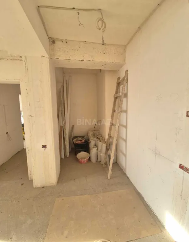 Satılır 4 otaqlı mənzil 107 m²