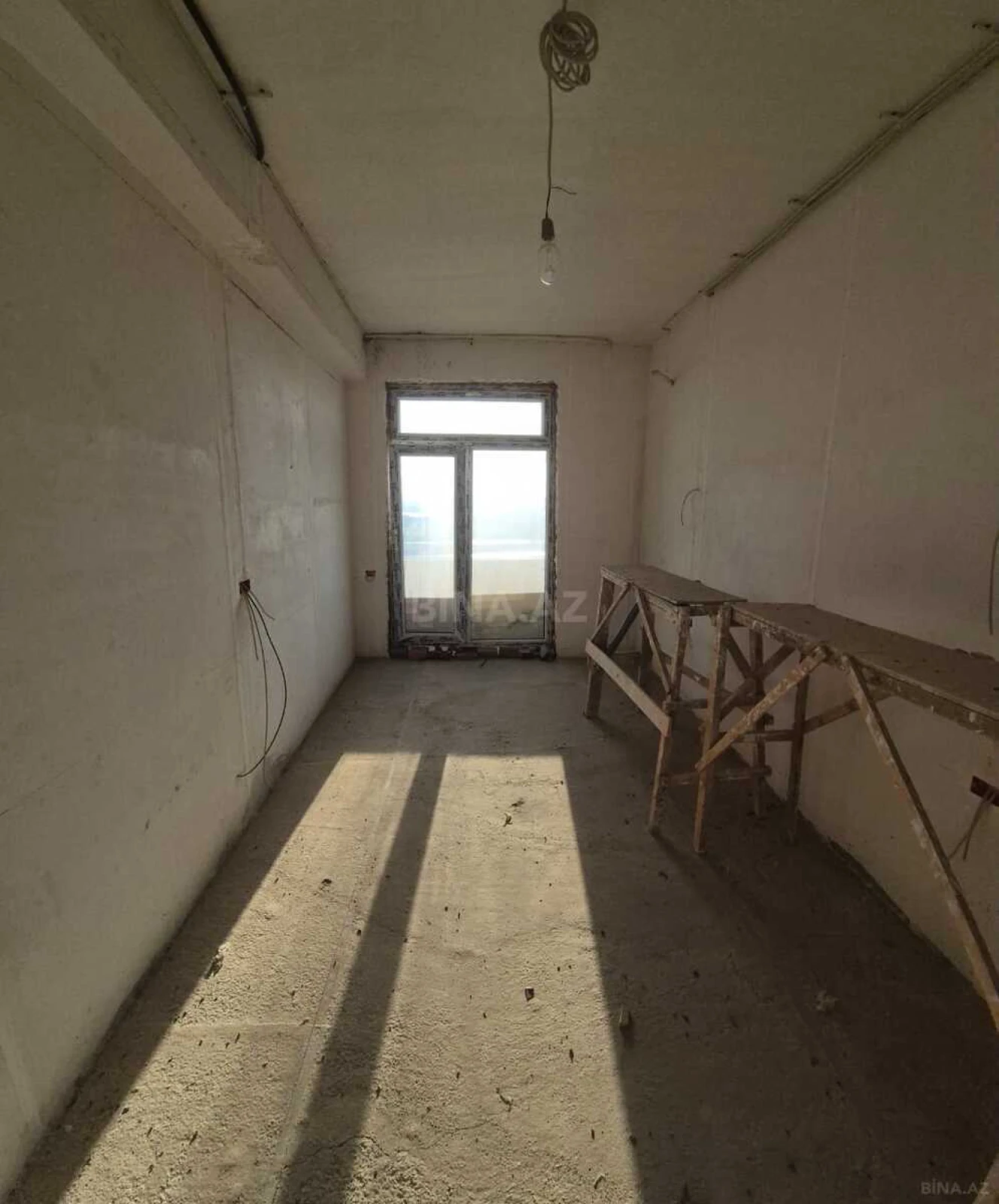 Satılır 4 otaqlı mənzil 107 m²