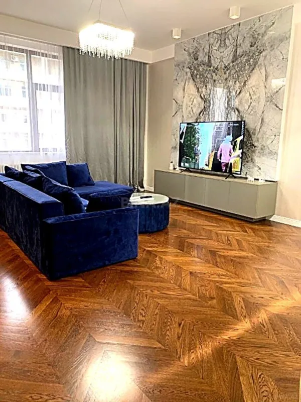 Satılır 3 otaqlı mənzil 110 m²