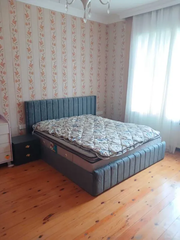 Satılır 8 otaqlı həyət evi 350 m²