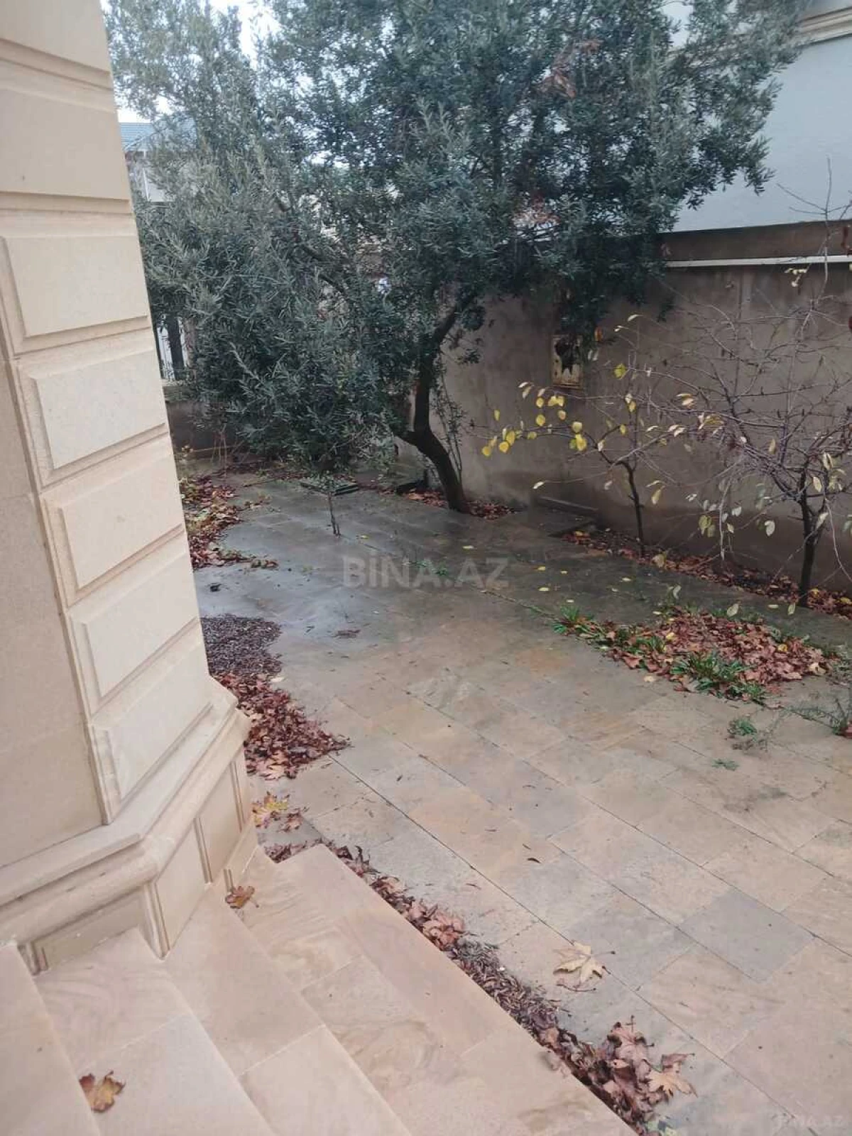 Satılır 8 otaqlı həyət evi 350 m²