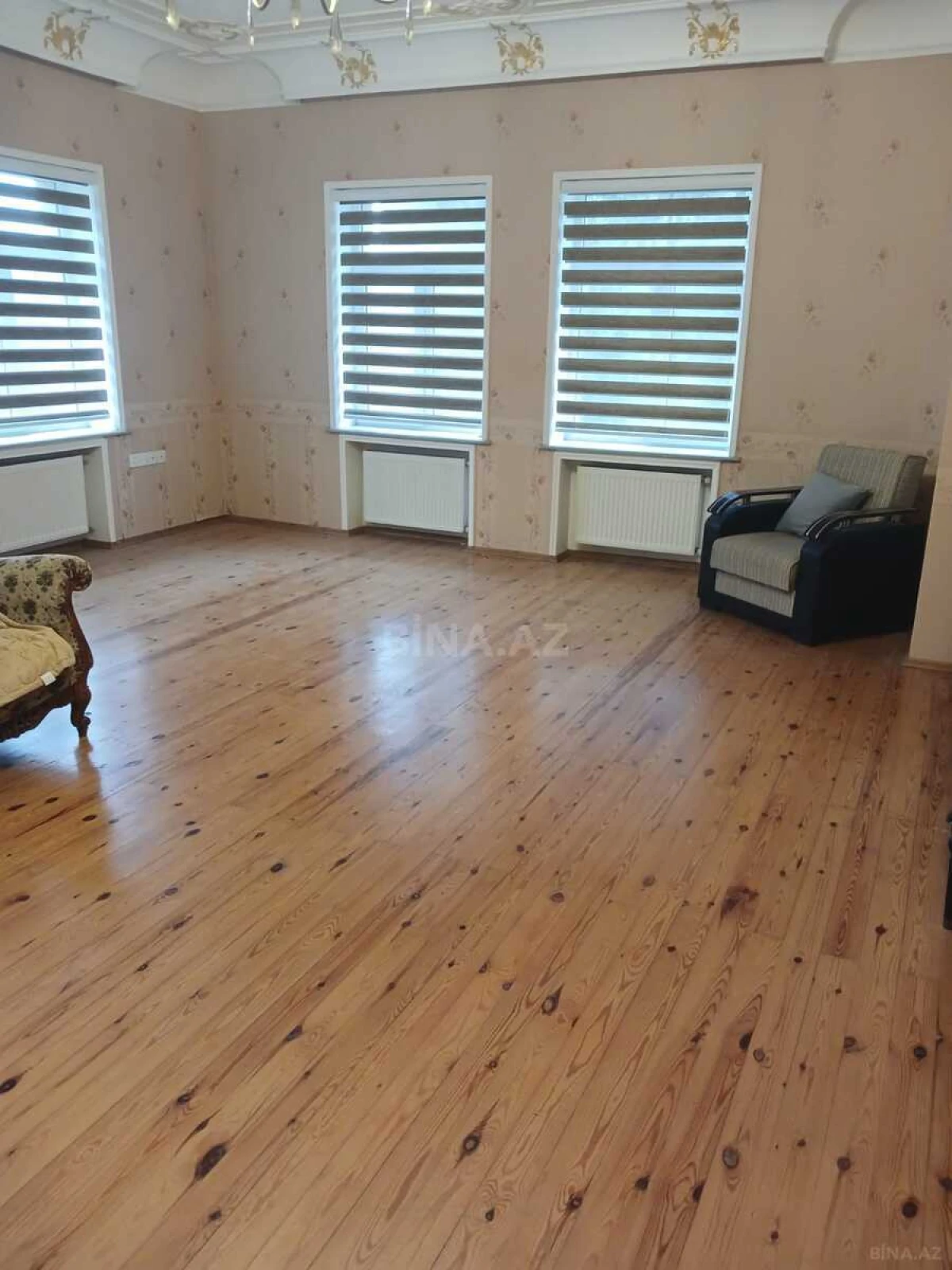Satılır 8 otaqlı həyət evi 350 m²