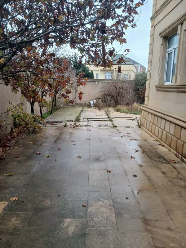 Satılır 8 otaqlı həyət evi 350 m²