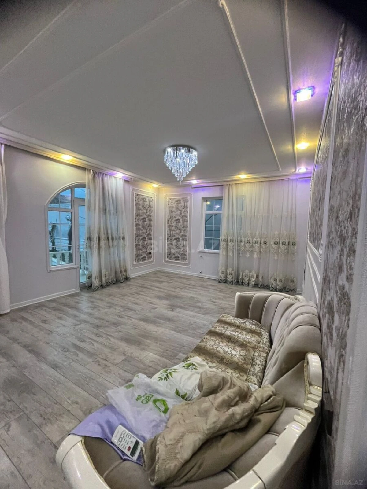Satılır 6 otaqlı həyət evi 340 m²
