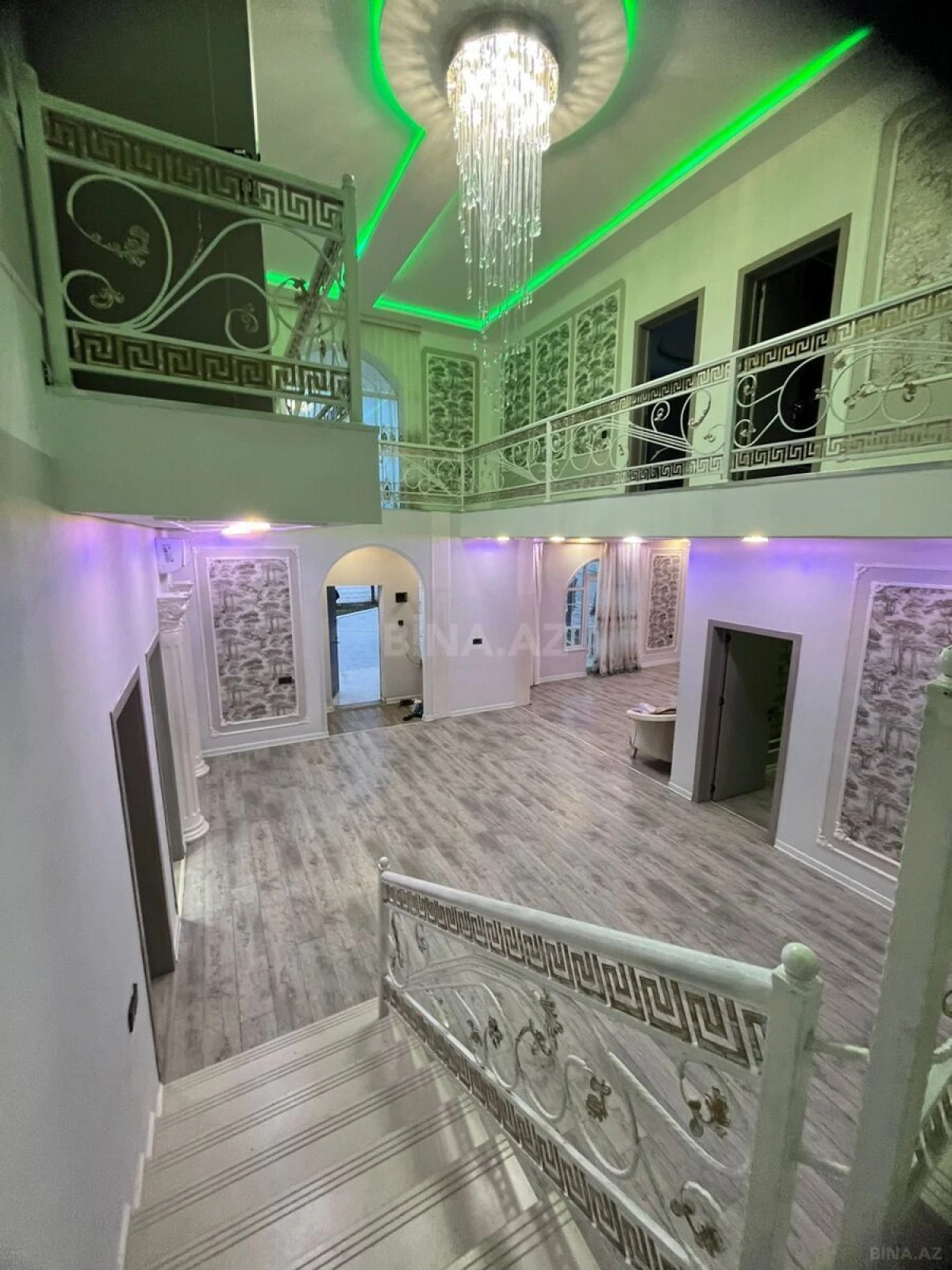 Satılır 6 otaqlı həyət evi 340 m²