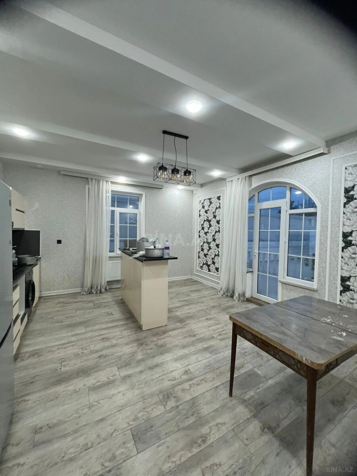Satılır 6 otaqlı həyət evi 340 m²